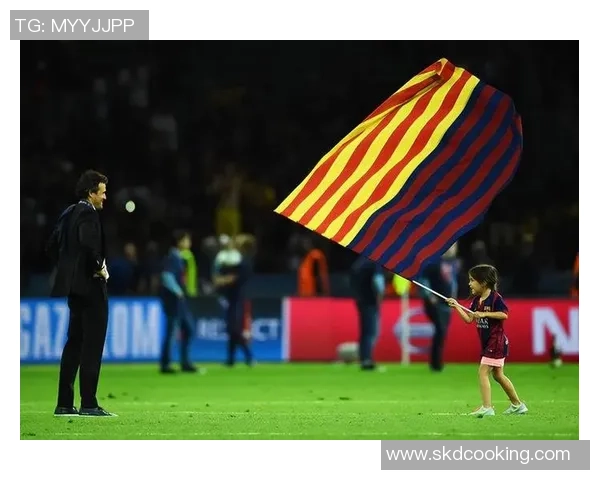 足球场上的明星背后 她们是最亮眼的风景与支持者